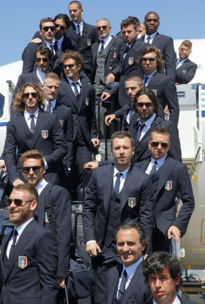 意大利国家队欧洲杯出征。。。一群型男啊！
