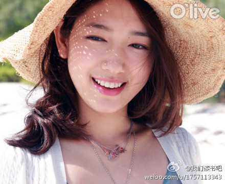 人的一生，如果真的有什么事情叫作无愧无悔的话，在我看来，就是你的童年有游戏的欢乐，你的青春有漂泊的经历，你的老年有难忘的回忆。—— 肖复兴《年轻时应该去远方》