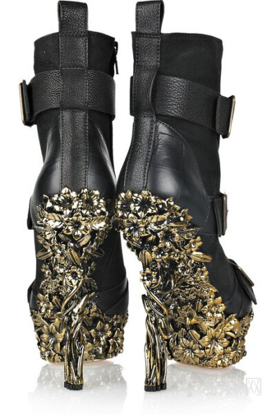 Floral-engraved leather boots3.jpg