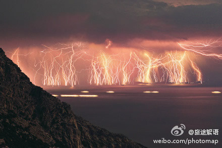 70個(gè)閃電的壯麗，希臘Ikaria島，此景太稀罕了