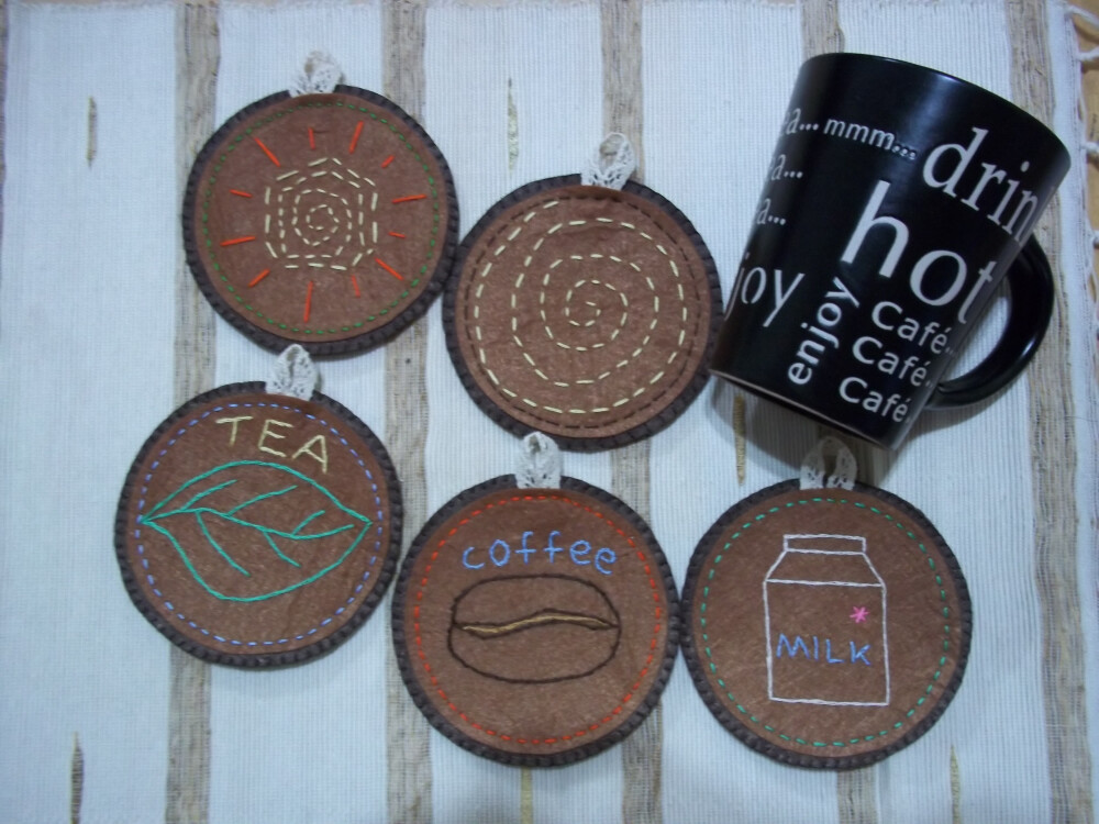 绣图杯垫 coasters http://ninihandmade.blogspot.com/search/label/%E6%9D%AF%E5%9E%AB