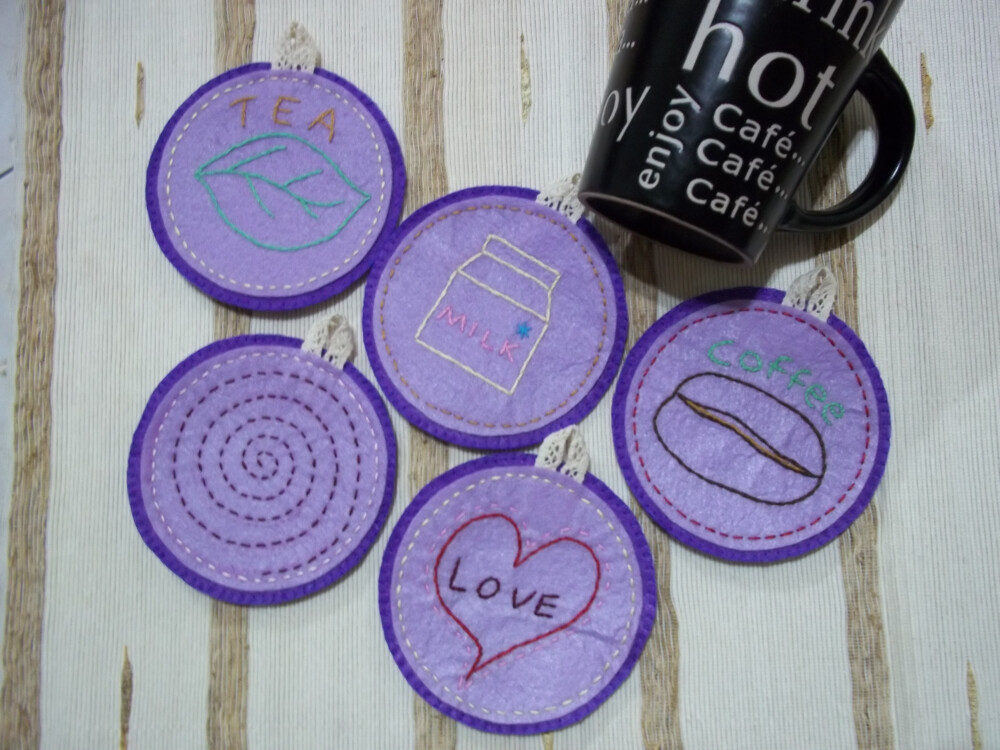 绣图杯垫 coasters http://ninihandmade.blogspot.com/search/label/%E6%9D%AF%E5%9E%AB