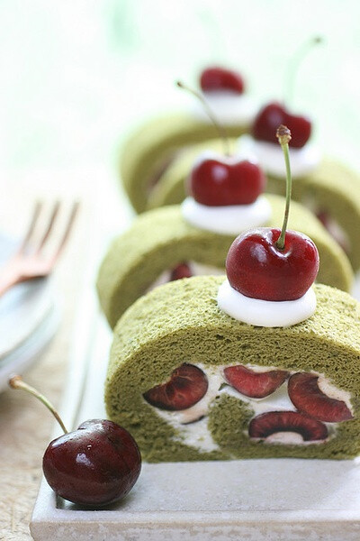 【日式小點】matcha rollcake with dark cherry