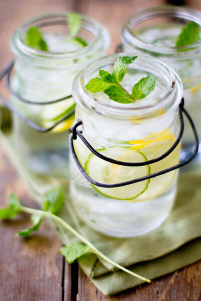 refreshing lemon mint cucumber water