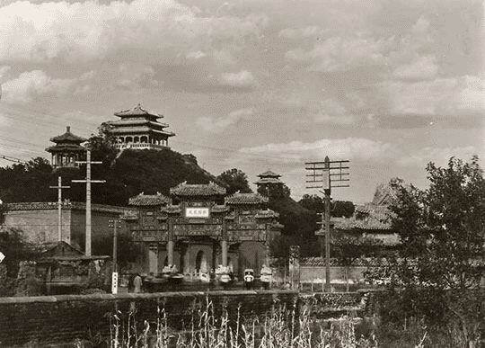 景山与三座门