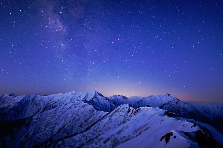 日本 Mt. Yari 的深藍夜空，若果我也能拍到便好了 ^^