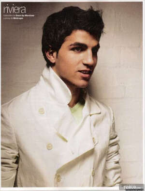 中文名：法布雷加斯  英文名：Cesc Fabregas  国家队：西班牙  生日：1987年5月4日  出生地：西班牙、维拉萨德马  身高：1米77  位置：前锋  俱乐部：阿森纳