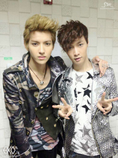 EXO-M出演&#39;Show Champion&#39; 时候在休息室的样子大公开 ! - KRIS &amp; LAY