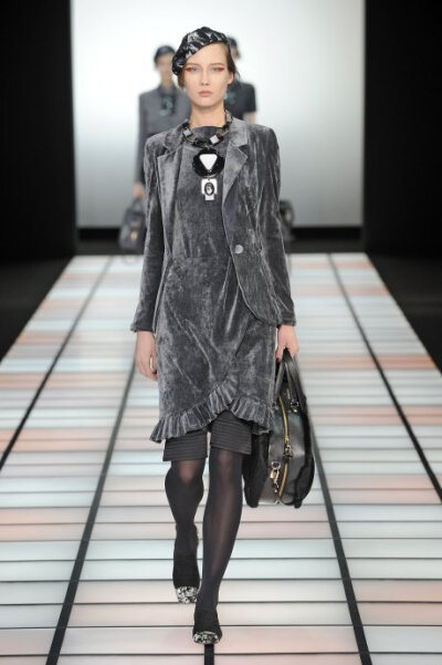 【2012秋冬米兰时装周】EMPORIO &lt;wbr&gt;ARMANI（安普里奥路阿玛尼）女装发布会款式解析