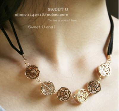 http://item.taobao.com/item.htm?id=16896496581&_u=co0is54cb88 玫瑰花形镂空，很特别显肤色~