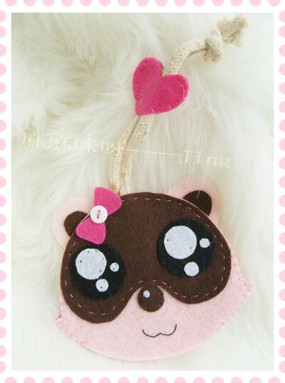 纯手工制作，环保不织布，钥匙包，夏天到了，出门散步有了它就很方便呢！轻巧，便携，耐用，经脏！