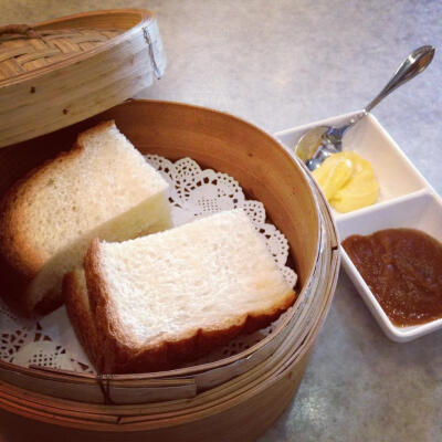 Malaysia: Steamed bread with butter and kaya