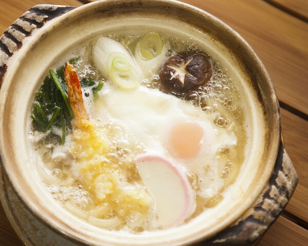 「鍋焼きうどん」火锅乌冬面