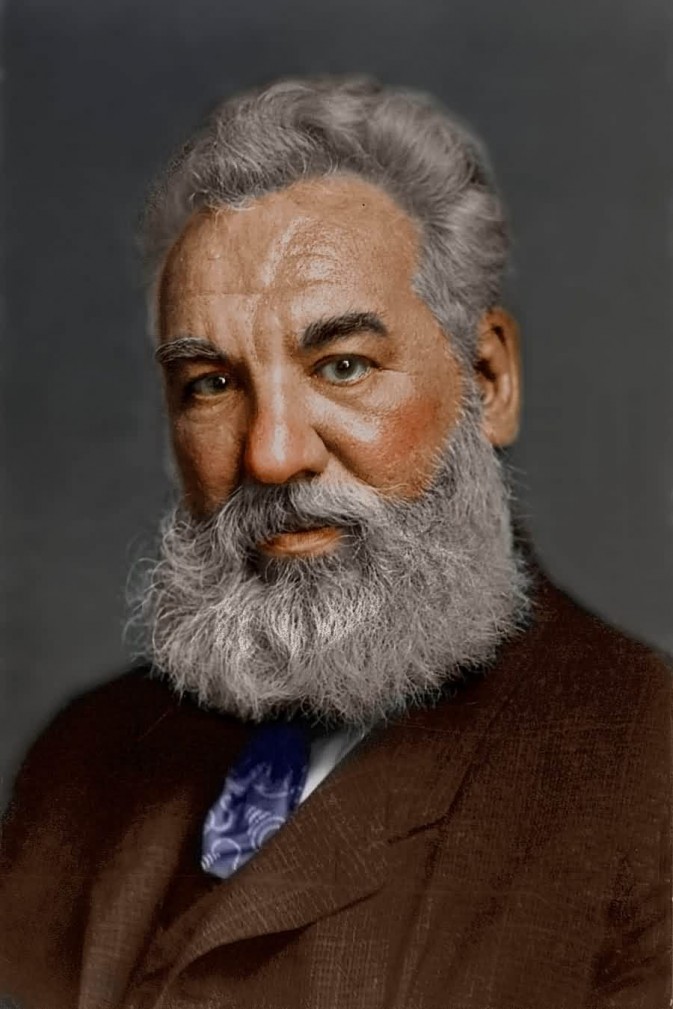 亚历山大 格拉汉姆 贝尔（Alexander Graham Bell，1847年3月3日－1922年8月2日）是一位美国发明家和企业家。他获得了世界上第一台可用的电话机的专利权（发明者为意大利人安东尼奥·梅乌奇），创建了贝尔电话公司（AT&T公司的前身）。