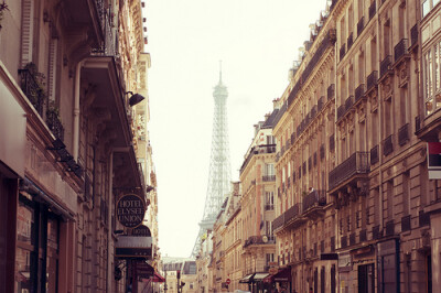 Paris, Paris, Paris by nicolasv on Flickr http://www.flickr.com/photos/nicolasv/5627783847/