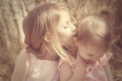 说悄悄话呢，严肃严肃