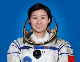 中国第一位女航天员，加油。为中国争光，明天一定要成功！