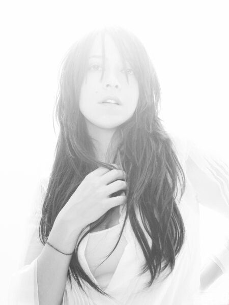 -听说，睡得浅的人是因为白天经历了深刻的事，然后晚上不断以影带播放式投放在脑海。 -那么我脑海里关于你的那些模糊又清晰的影子，是不是就代表你成为了我深深的刻印。