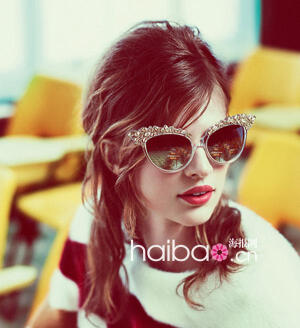 缤纷校园时装剧！D二次方 (DSquared2) 2012秋冬广告大片，超模达芙妮·葛洛妮维尔德 (Daphne Groeneveld) 、贝蒂·弗兰科 (Bette Franke) 领衔演绎