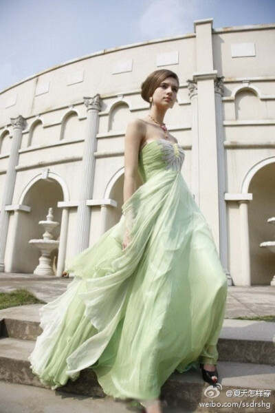 清新的伴娘礼服，好美~