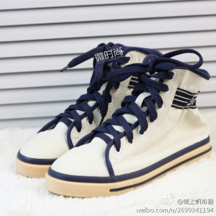 海军风的帆布鞋