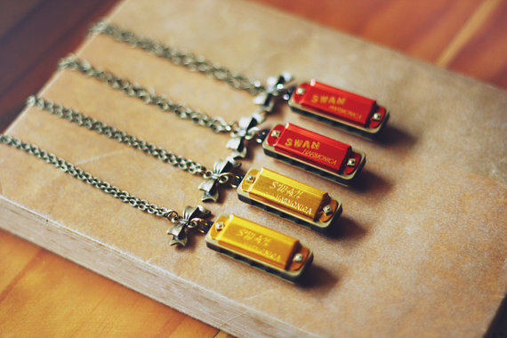 口琴项链，绝对的点睛之笔 http://www.etsy.com/listing/87006762/harmonica-necklace-gold?ref=usr_faveitems