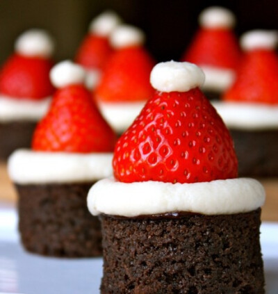 santa hat brownies