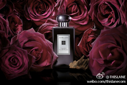 Jo Malone Velvet Rose & Oud Cologne Intense，Jo Malone最近推出的新香氛，这款带有浓郁花香和木质清香的香水中含有大马士革玫瑰、乌木与丁香等成分，这款限量香水将在六月份正式上市。