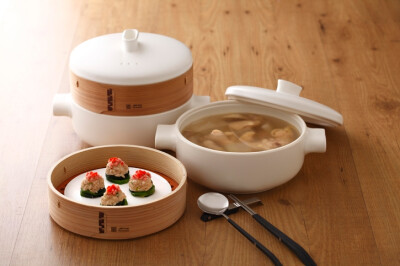 Steamer Set is a minimal steamer designed by JIA. 特有禅意的中式器皿