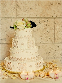 #婚礼蛋糕##蛋糕##花艺#很华丽的一款蛋糕