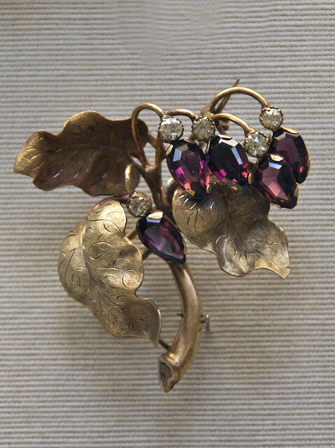 Flower spray with garnet and chrysoberyls@晓冬知春