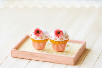  Romantic Pink Cupcake Earrings with Gerbera Daisies