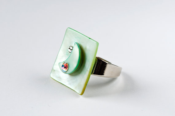 green mother pearl buttons ring