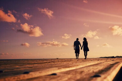  我不是冷血，只是我不知道我该以什么样的姿态站在你面前 为了明天的甜蜜，珍藏最初的约定，要相信我在爱情码头永远等着你