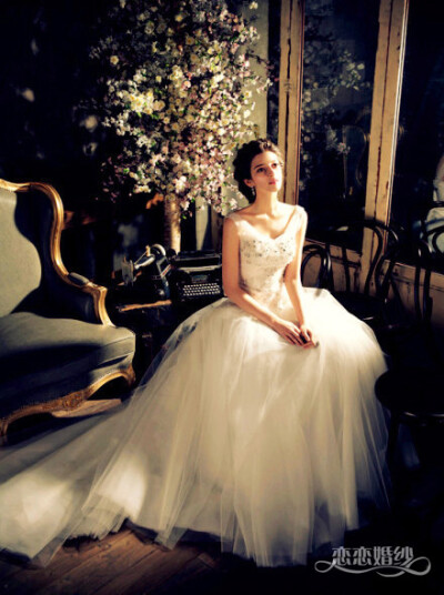 越长大，越知道做事不容易，越知道每个人都有难处，也就越不敢随随便便的瞧不起谁，以免不小心伤害了谁。这当然不是粉饰，更不是虚伪，而是懂得了体谅和温柔，温柔的和这个世界相处。