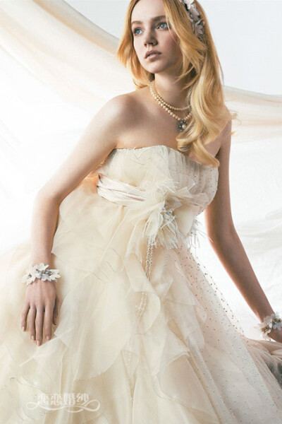 允许伤心，允许难过。只是要记住，没人会和自己分享这些，要学会承担这些，才懂得真正的坚强。