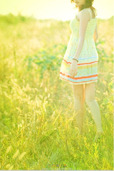 【可能让你嫁不出去的优点】1、不爱玩。宅居让你很难认识人，越乖越难嫁。2、太重感情。重感情让你忘不了前男友，贱人在花天酒地，你还在苦苦守候。3、道德观太高，怒点就高，看不惯的人和事就多。4、你是宁缺勿滥，男人是宁抢不捡。所以啊，好女孩拒绝人越多，反而越难嫁。