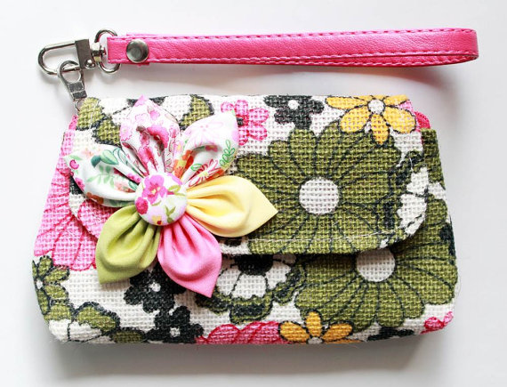 Green Floral wristlet for cell phone coins iPhone PROMOTION Buy 3 Get 1 FREE喜欢