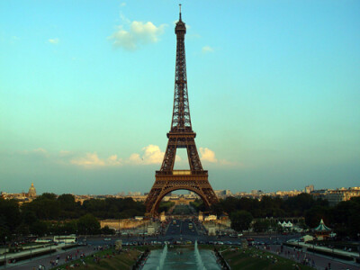 Eiffel Tower 。。。