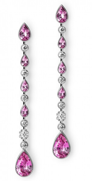 粉紫色宝石的珠宝系列设计经典优雅，项链、手链、耳环为一套，非常适合收藏。