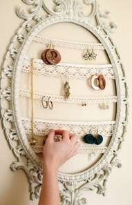 a vintage mirror turns to a jewelery box bedroom-decor-earrings-