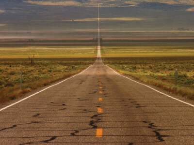 美国50号公路被称为“全美最孤独的公路”。单单一条这幅照片就足够吸引人了