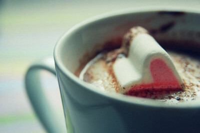 我不贪心，也不等待。我找到感觉对的人，就决定了。我不喜欢左顾右盼，我的时间有限，我想用有限的时间跟另一个人过Better life，而不是用我的Life，去找一个Better的人。