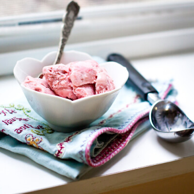 strawberry frozen yogurt.