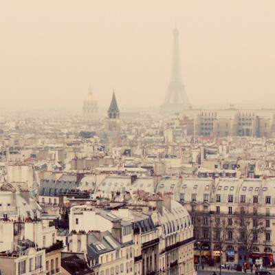 隱潛在繁華都市のParis Tower