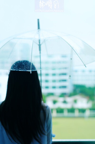 下雨天了怎么办，我好想你。 和 谁能体谅，我的雨天。