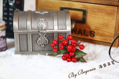 两个人最初走在一起的时候，对方爲自己做一件很小的事情，我们也会很感动。後来，他要做很多的事情，我们才会感动。再後来，他要付出更多更多，我们才肯感动，人是多麽贪婪的动物