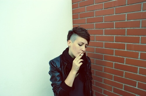 特立独行的短发、