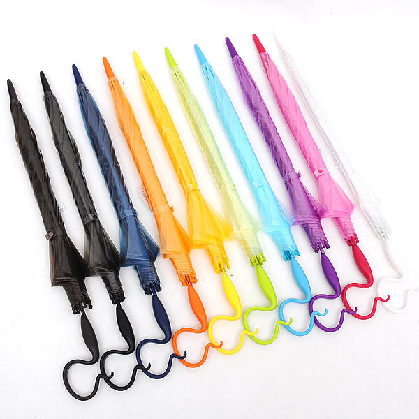 最近在看一部日本动画片《冰果》，开始爱上透明雨伞。