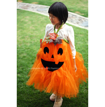 writeclickscrapbook:Halloween Costume: Tutu Pumpkin For Toddler | craftpassion.com &#8212; wonder if the K-girl wants to be a pumpkin princess